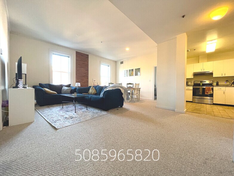 Primary Photo - 44 Davis Ave