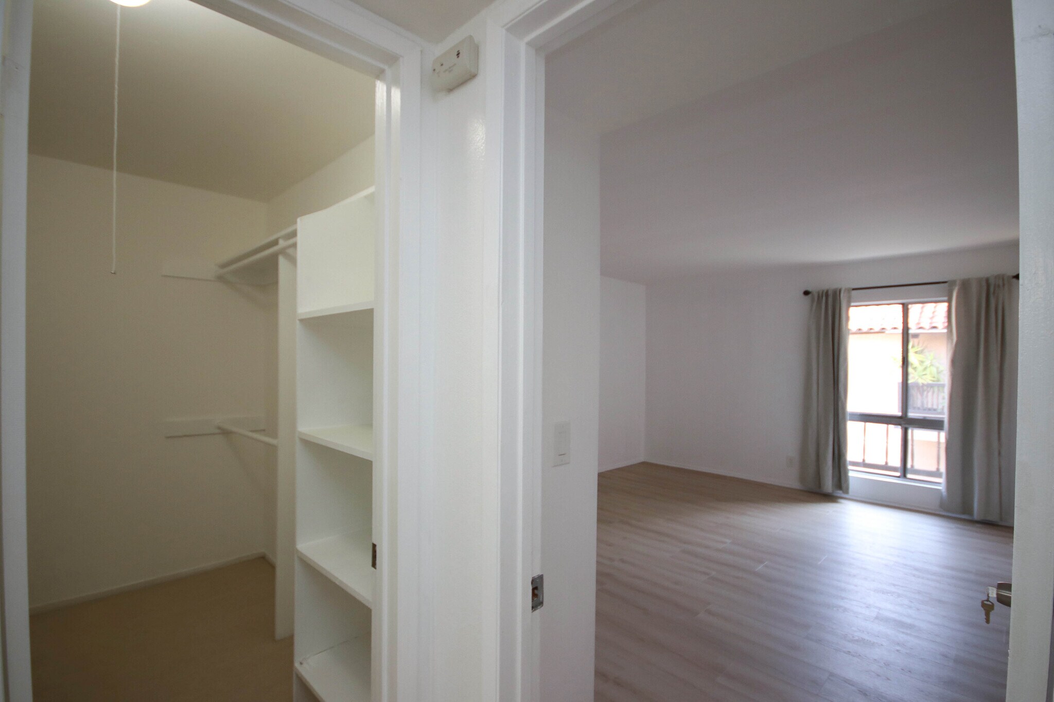 Building Photo - 1127 E Del Mar Blvd