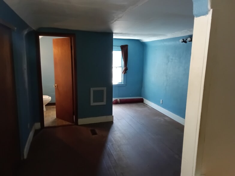 Building Photo - 532 Cornelia Ave