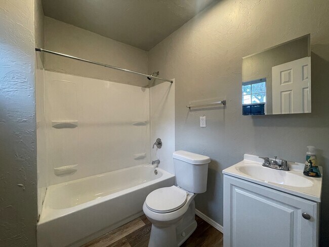 Building Photo - 824 NW 45th St