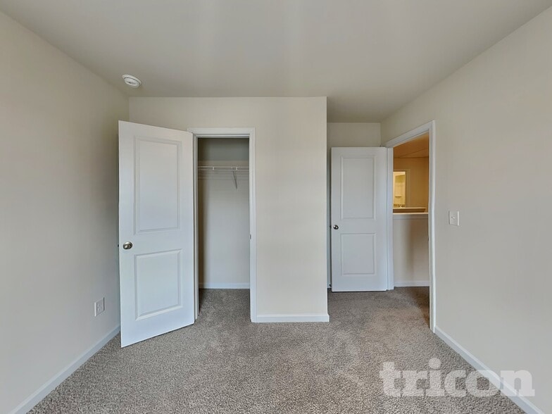 Building Photo - 264 Oliver Dr