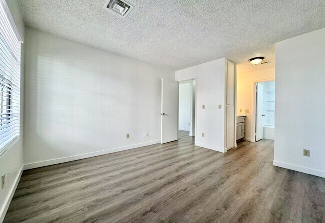 Building Photo - 4724 Nara Vista Way