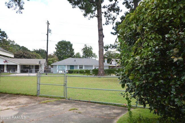 Building Photo - 101 Boxwood Dr