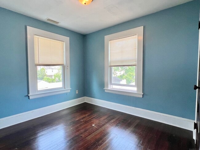 Building Photo - 36 Lindsley Pl