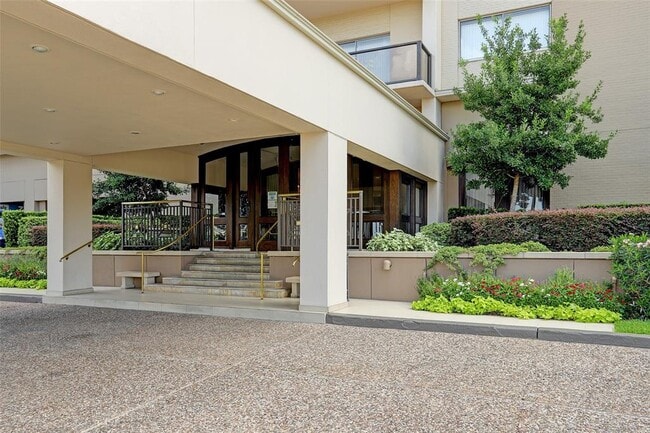 Building Photo - 2929 Buffalo Speedway