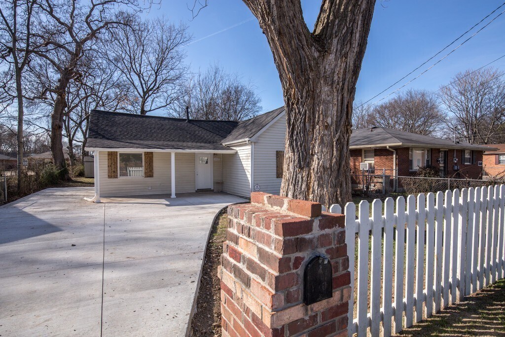 Building Photo - 1417 22nd Ave N