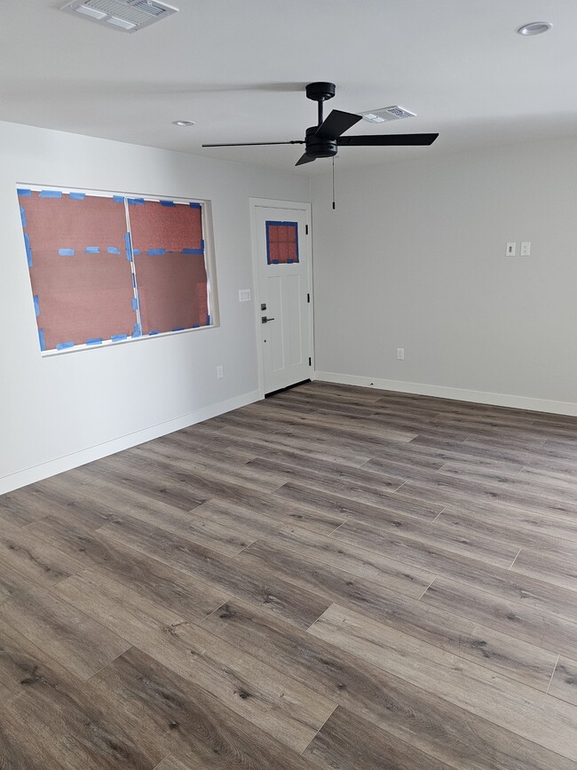 Building Photo - 11204 Sylvan St