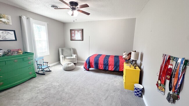Building Photo - 2106 Perry Dr