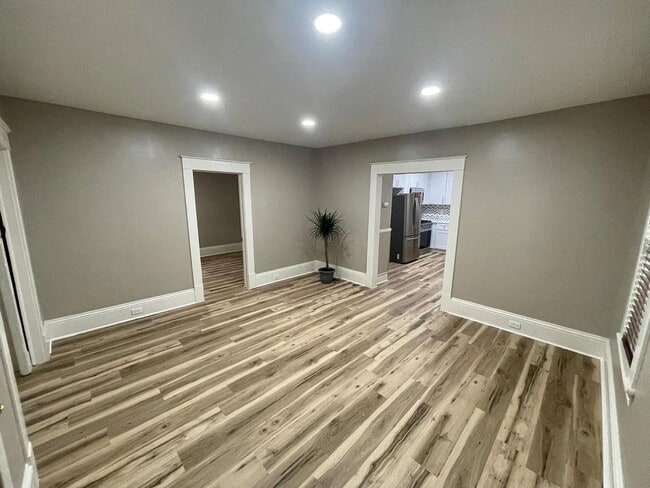 Building Photo - 946 Sigsbee St SE