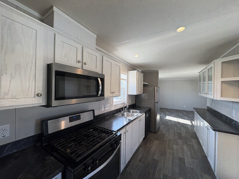 Building Photo - 342 Basket Branch