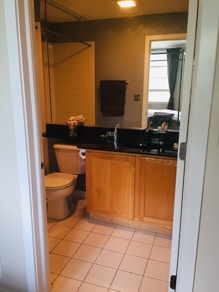 Building Photo - 556 E 32nd St