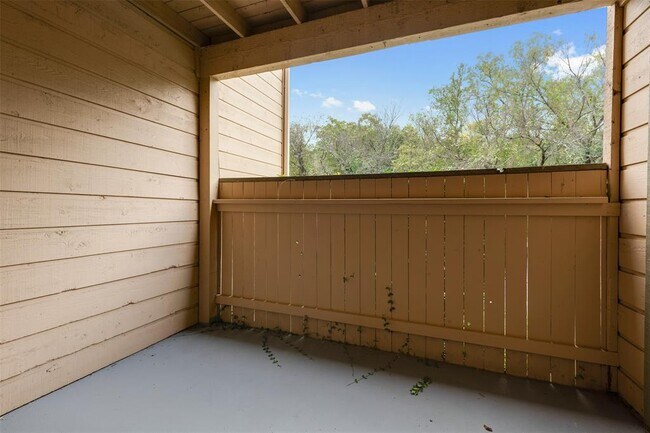 Building Photo - 9100 Mountain Ridge Dr