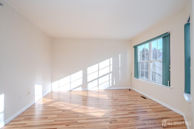 Building Photo - 1603 Blossom Cir