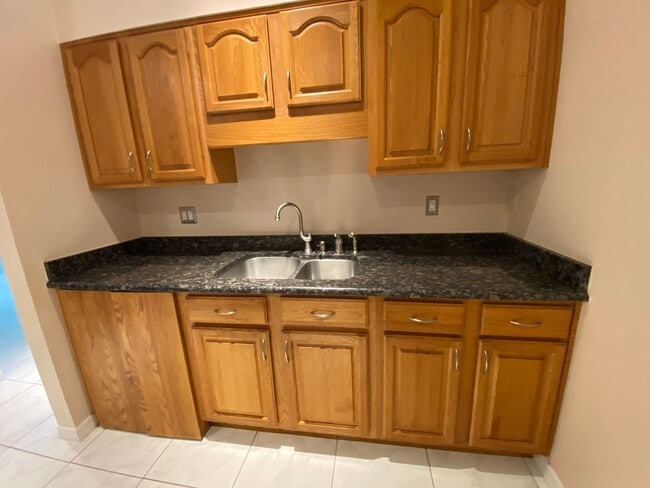 Building Photo - 3/2/2 great location