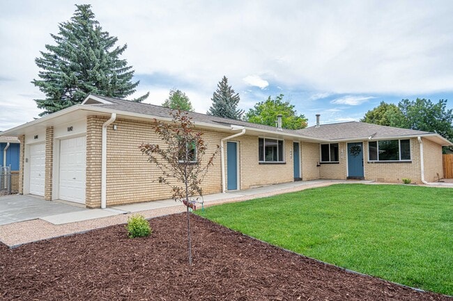 Building Photo - Charming Fully Remodeled 2 Bedroom, 1 Bath Duplex