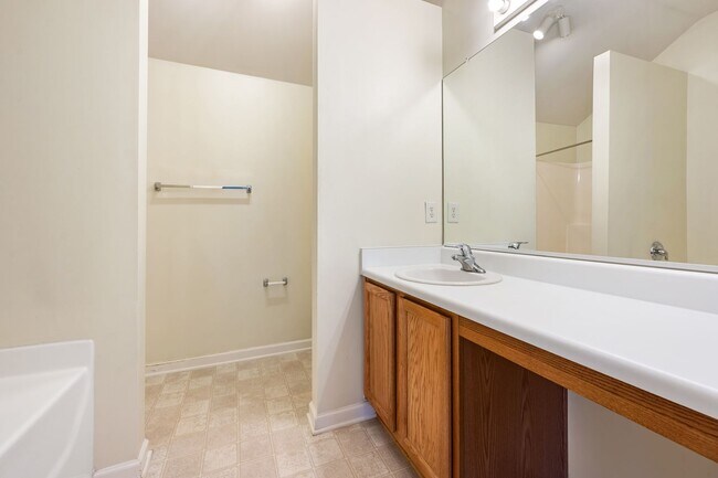 Building Photo - Beautiful 3BR Home with Fenced in Yard & 2-Car Garage in Raleigh