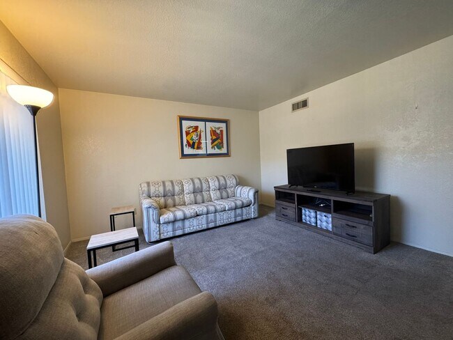 Building Photo - 2BR 2 BA Furnished  Condo across from Colorado Rivergated entry