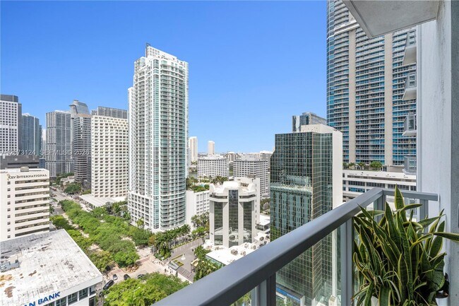 Building Photo - 1060 Brickell Ave