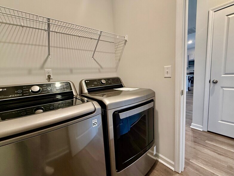 Building Photo - 320 Windy Wds Wy