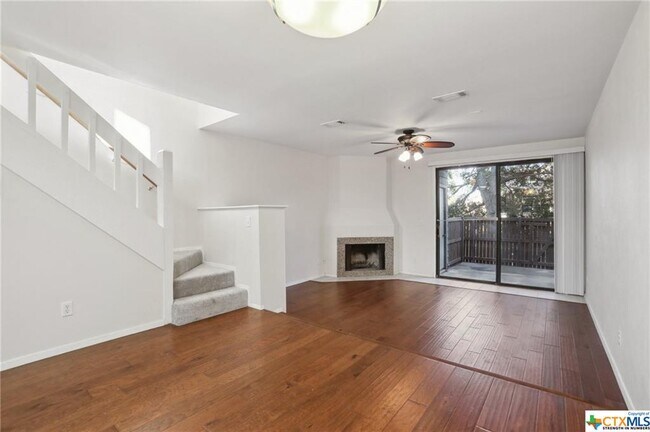 Building Photo - 7122 Wood Hollow Dr