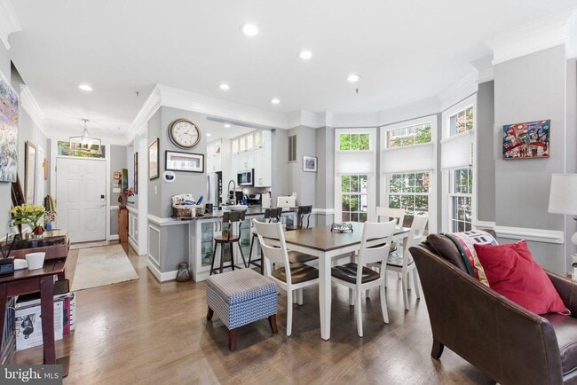 Building Photo - 1329 N Barton St