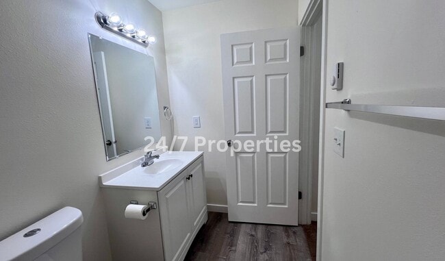 Building Photo - Newly Updated 1BD I 1BA - SANDY OR!