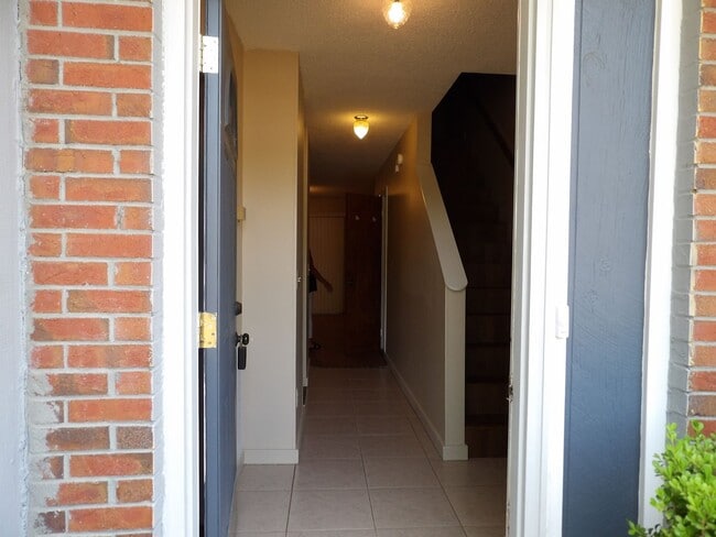Building Photo - Candlebrook Townhomes, Enterprise, AL