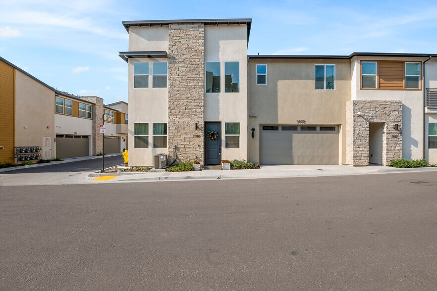 Building Photo - 7962 Belluno Way