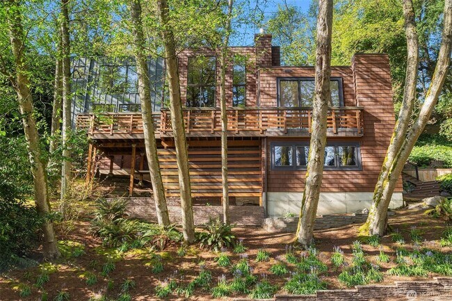 Building Photo - 3bd/2.25ba Edmonds House