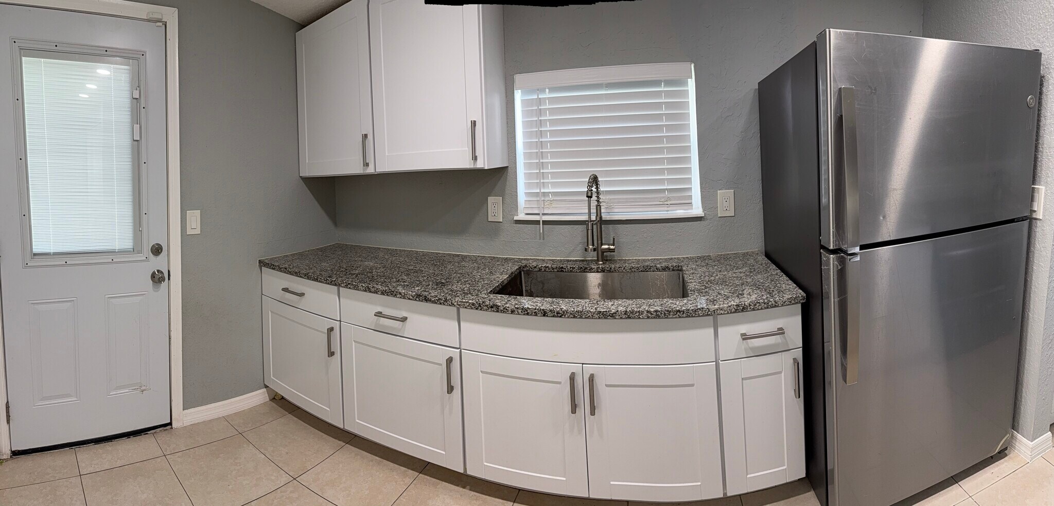 Building Photo - 5005 Eastwood Dr