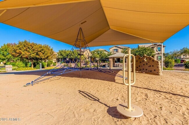 Building Photo - Charming 4 bedroom 3 bath Home in Gilbert!