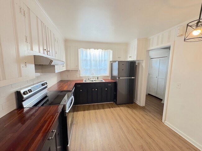 Building Photo - 1412 E 51st St