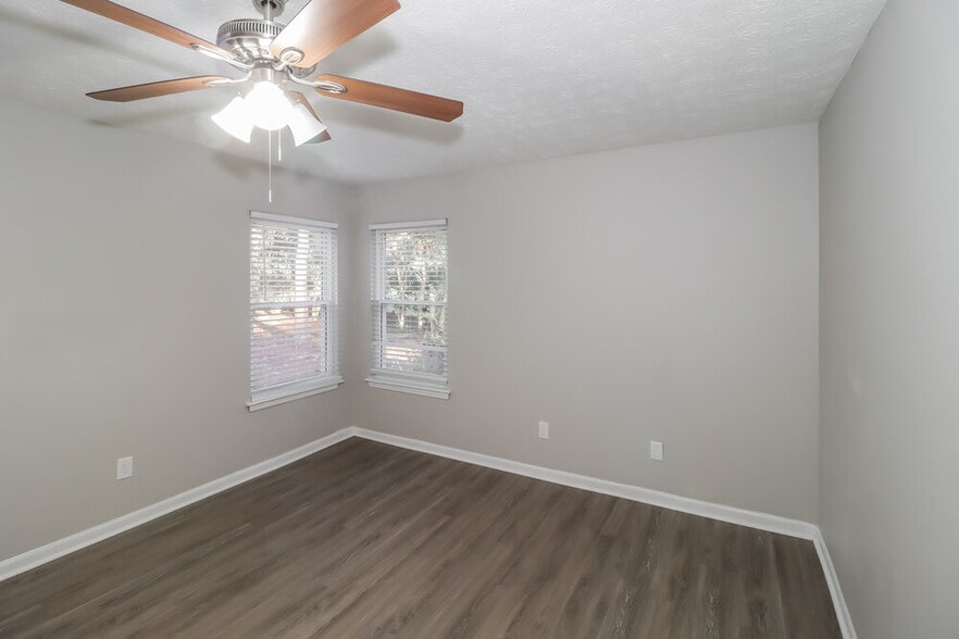 Building Photo - 643 Tarragon Way SW