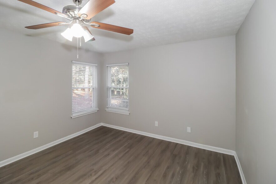 Building Photo - 643 Tarragon Wy SW