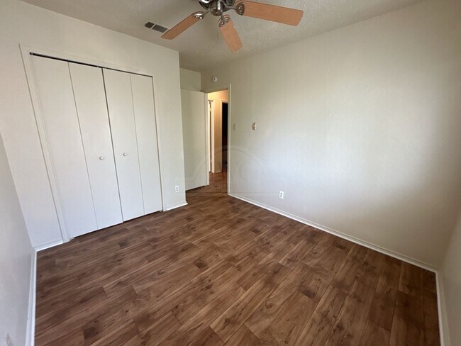 Building Photo - 2108 Carousel Dr