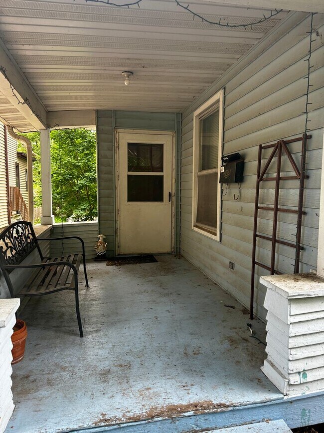 Building Photo - Spacious 5BR/2.5BA Home in Madison - Avail...