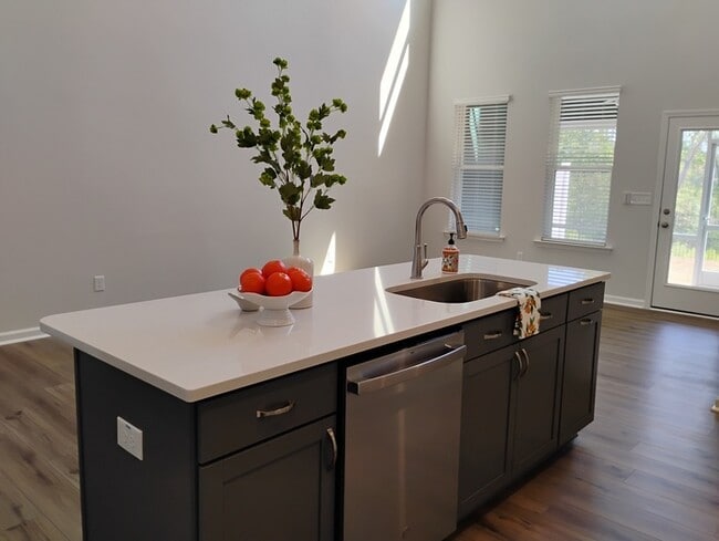 Building Photo - Ovation @ Sweetbrier