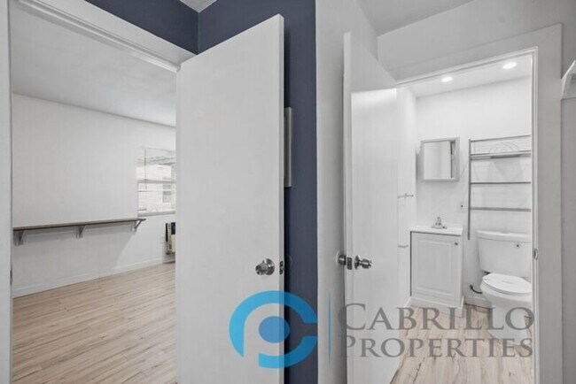 Building Photo - 1307 Division St