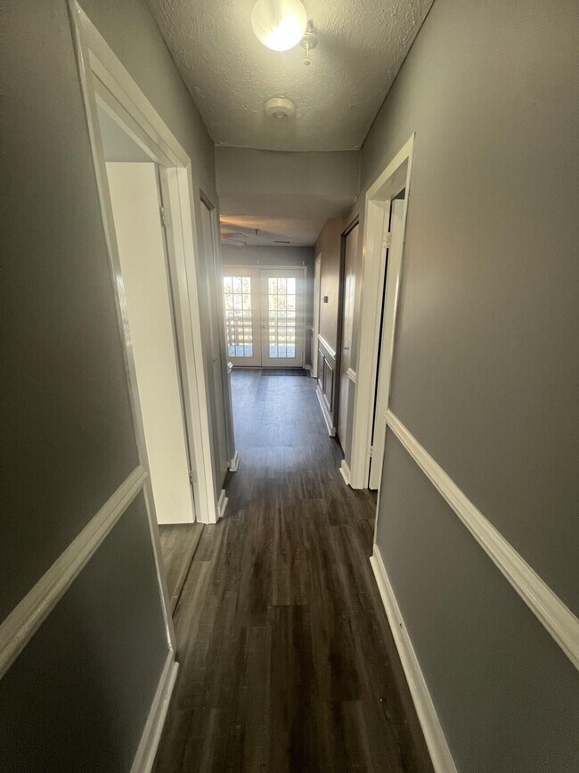 Building Photo - 421 Redding Rd