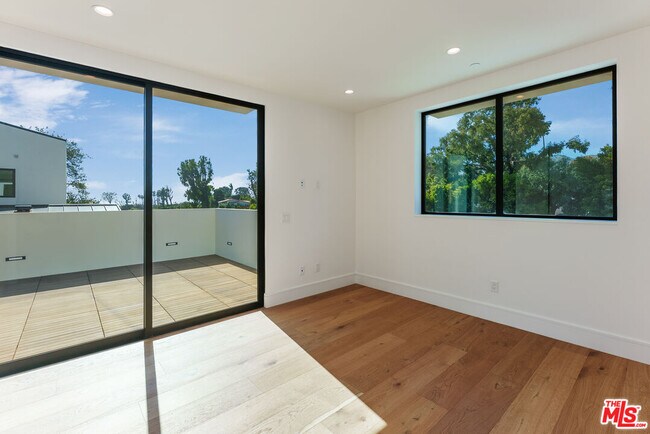 Building Photo - 382 Aderno Way