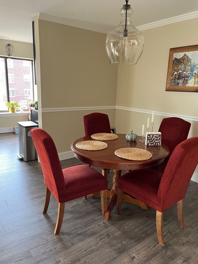 Dining Room - 950 E Wilmette Rd