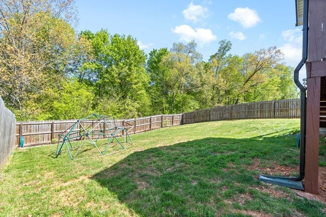Building Photo - 4 Bedroom Near Post With River Access For ...