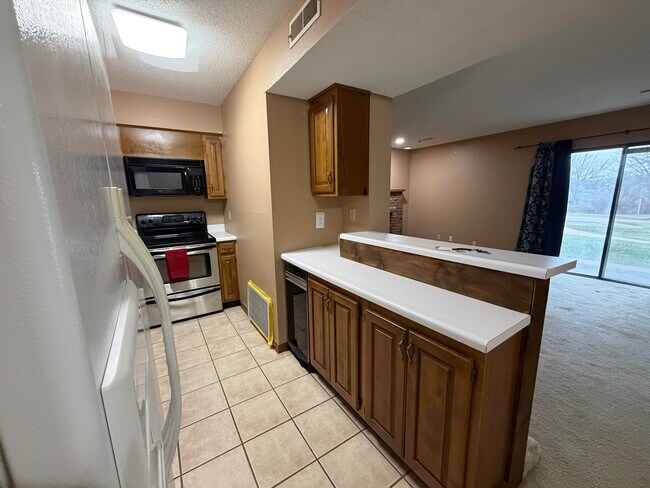 Building Photo - 2009 Waterfront Dr N