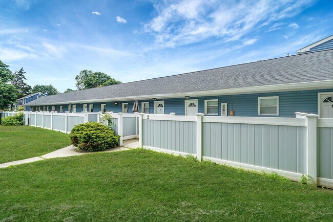 Building Photo - 16 Bellport St