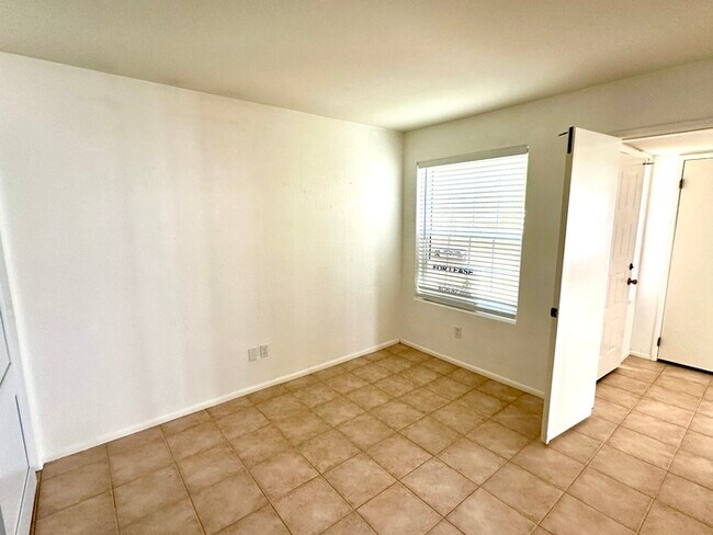 Building Photo - Welcome to this charming 2-bedroom, 2-bath condo in a gated Ventana Condominiums