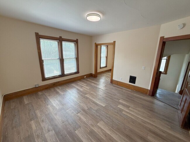 Building Photo - 116 Lathrop St