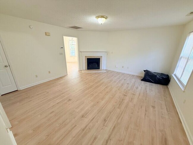 Building Photo - 1529 Crag Burn Ln