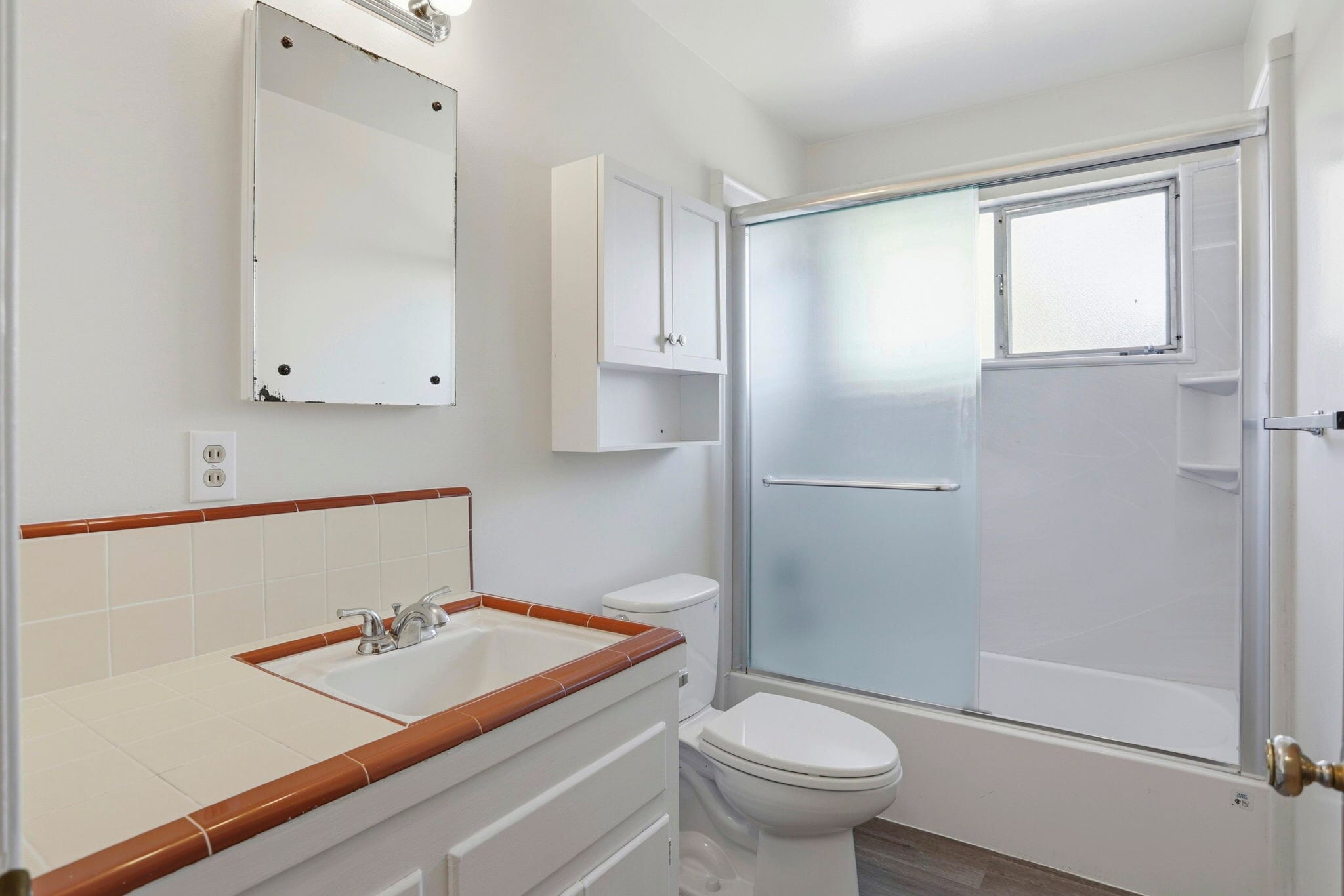 Building Photo - 2105 Royal Dr