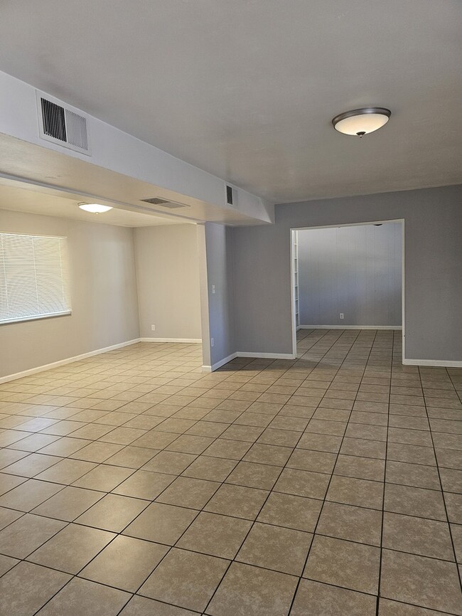 Building Photo - 739 W Padre Kino Dr