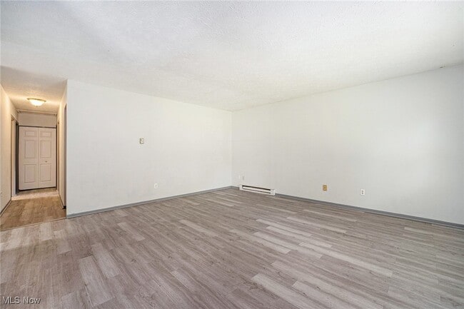 Building Photo - 1492 Ansonia Ave